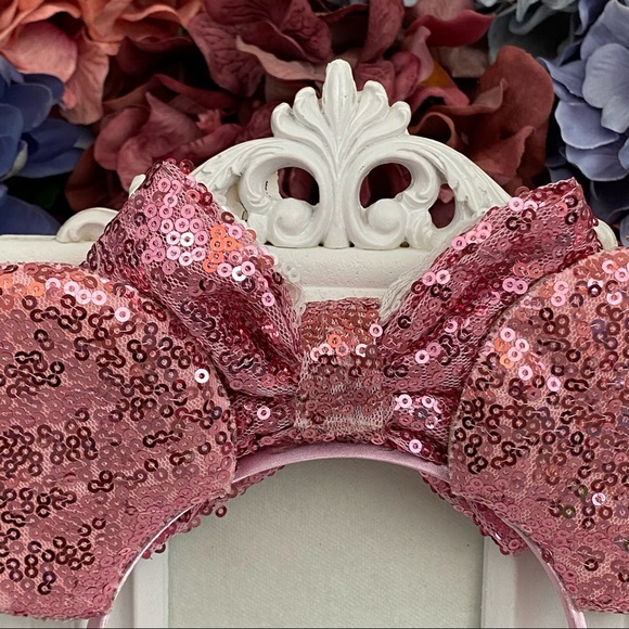 Minnie Mouse Candy Swirl Sequin Headband with Bow - Picture 9 of 12